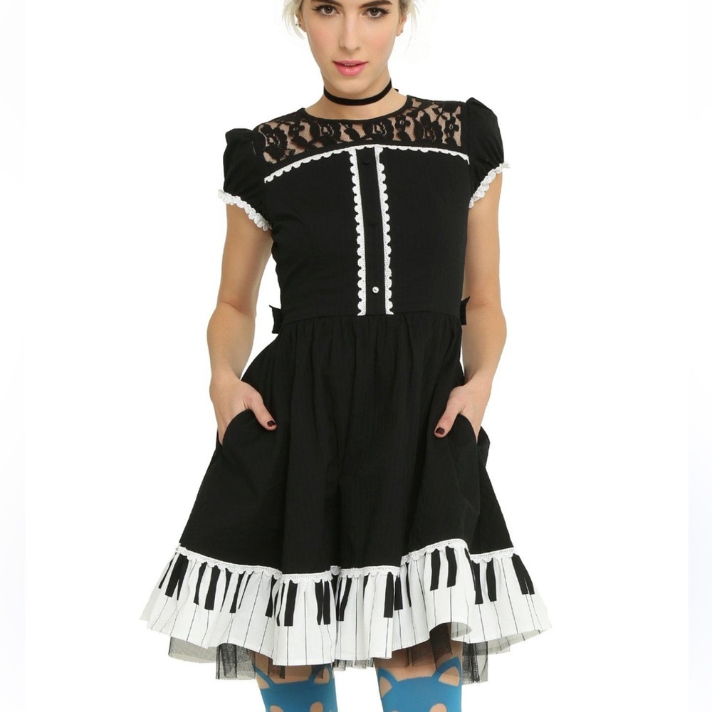 Hot Topic Piano‎ Print Ruffle Dress
